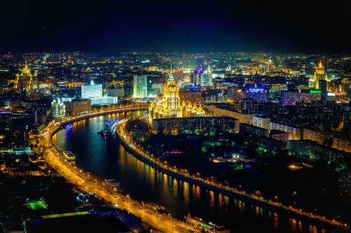cityscape-light-aerial-horizon-moscow-river-russia-night-city-5k-e0b479